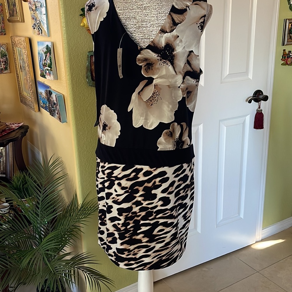 NEW YORK & COMPANY, VERY UNIQUE DRESS SIZE LARGE, - Picture 3 of 6